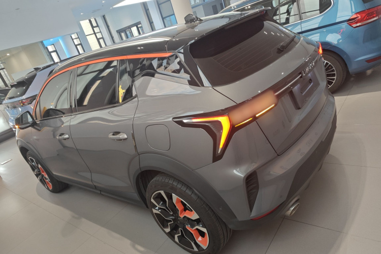 领克06 2020款 1.5T 耀Halo车身外观4