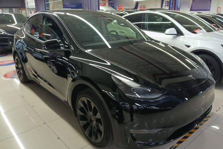 特斯拉 Model Y 2021款 标准续航后驱版车身外观3