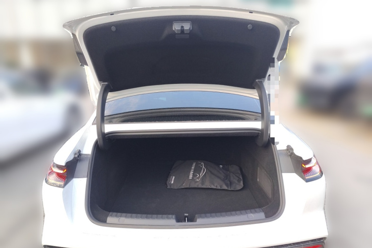 吉利银河 银河星耀8 2025款 130km EM-i 尊享版中控内饰23