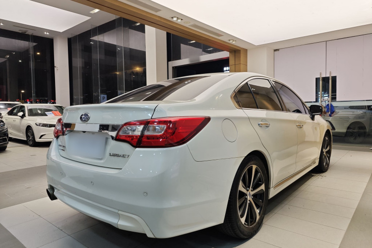 斯巴鲁 力狮 2016款 2.5i 全驱荣耀版车身外观6001