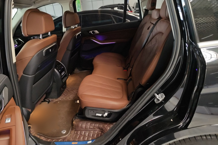 宝马X7 2023款 xDrive40i 领先型豪华套装中控内饰7001