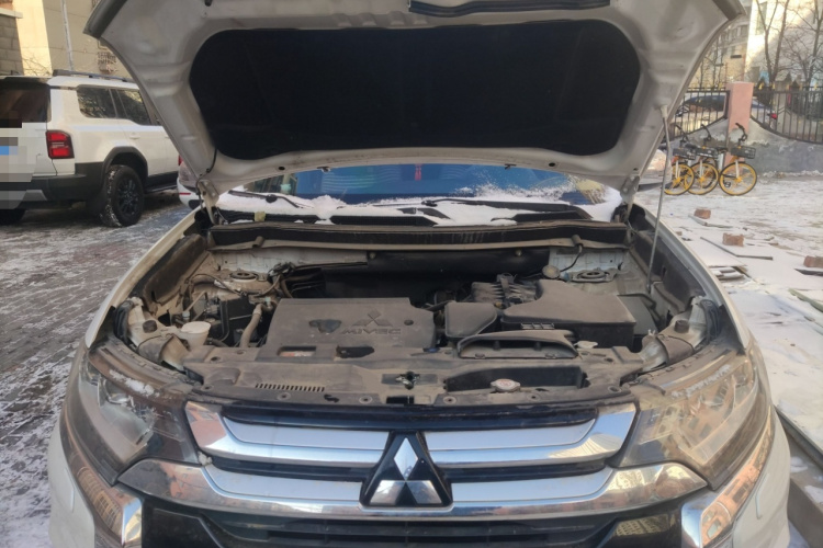 三菱 欧蓝德(进口) 2016款 2.4L 四驱精英版 5座局部细节24