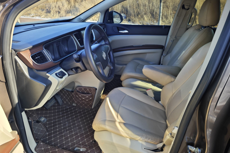 别克GL8 2015款 2.4L 豪华商务尊享版中控内饰7003