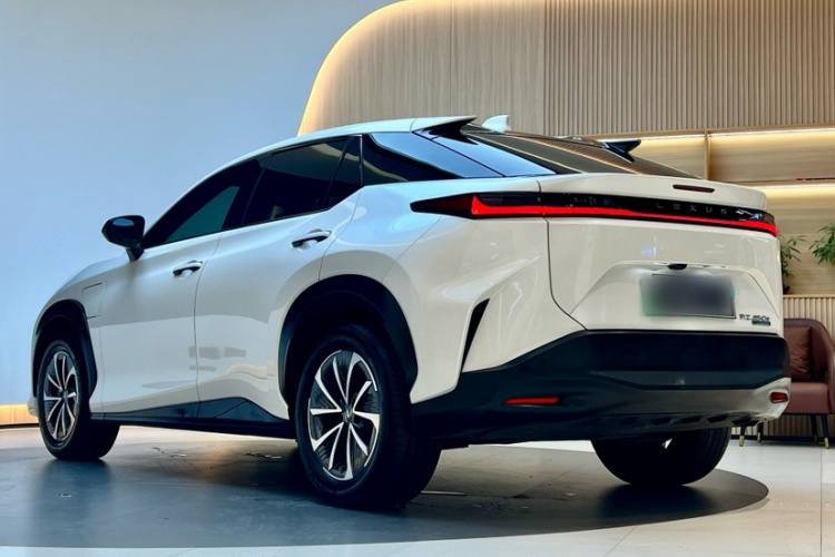 雷克萨斯RZ 2023款 450e 四驱纵享版车身外观6011