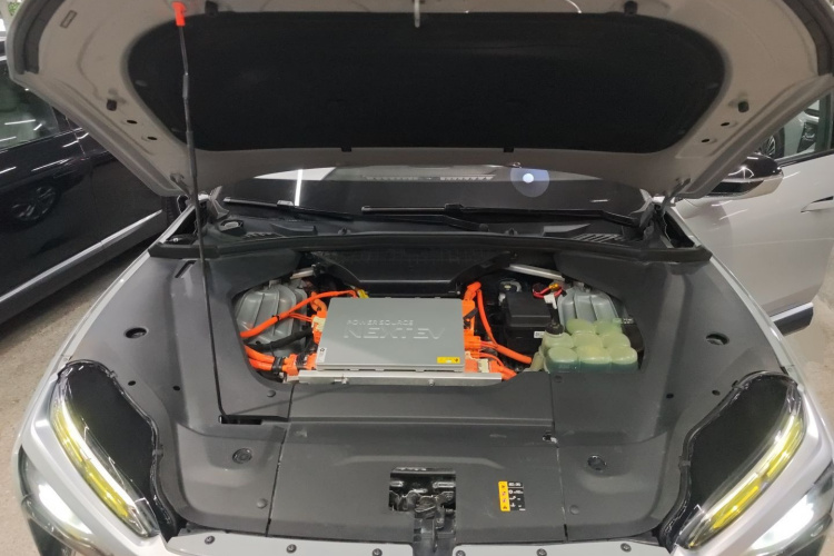 蔚来ES8 2020款 415KM 六座版机舱底盘24