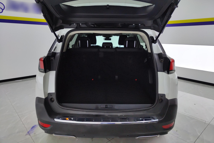 标致5008 2019款 400THP 5座精英版机舱底盘23