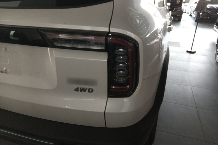 哈弗大狗 2022款 2.0T DCT四驱哮天犬版车身外观9