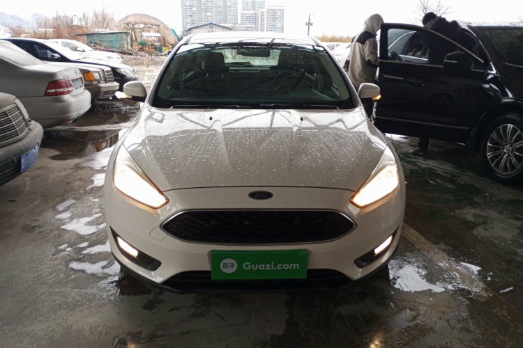 福特 福克斯 2017款 两厢 1.6L 自动舒适型智行版车身外观2