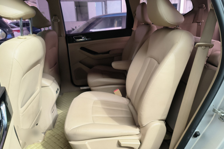 宝骏730 2014款 1.5L 手动豪华导航ESP版 7座中控内饰21