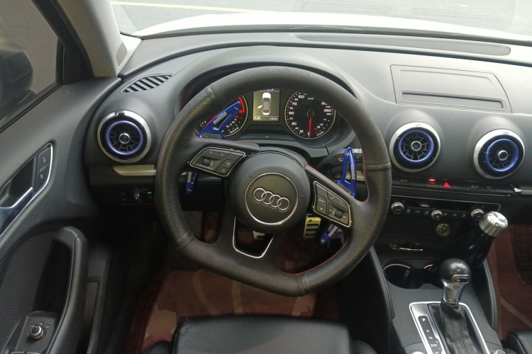 奥迪A3 2018款 30周年年型 Limousine 40 TFSI 运动型中控内饰13