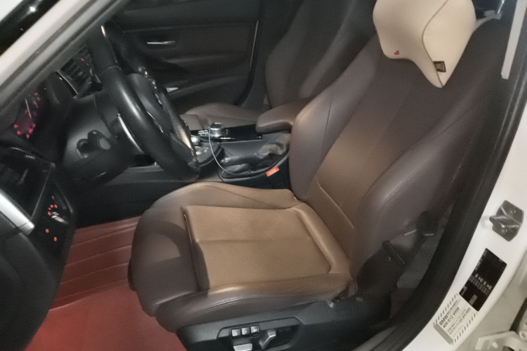 宝马3系 2018款 320Li 领先型M运动套装局部细节19