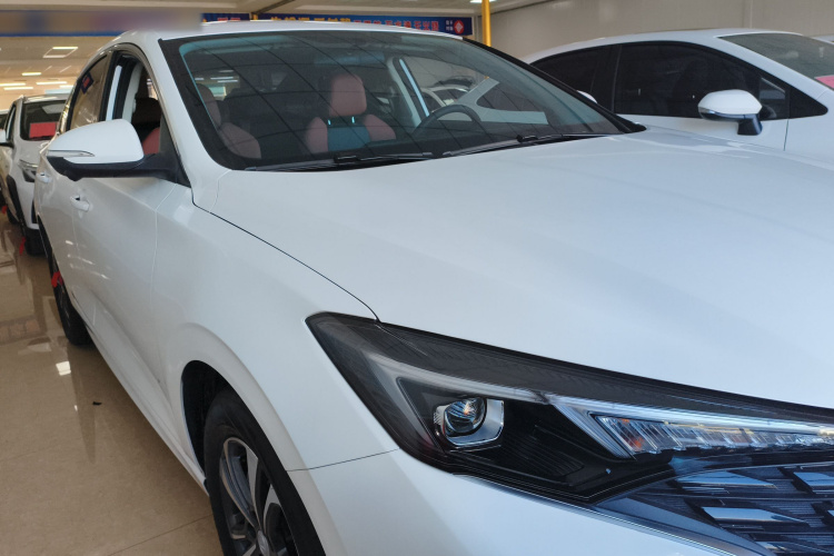 长安 逸动 2023款 畅享版 PLUS 蓝鲸NE 1.4T GDI DCT尊贵版车身外观3