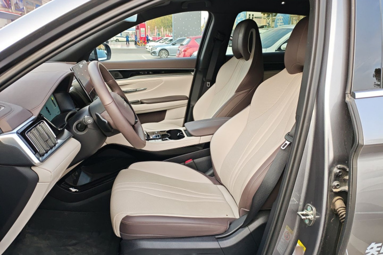 比亚迪 宋PLUS新能源 2025款 EV 智驾版 605km 旗舰型局部细节19