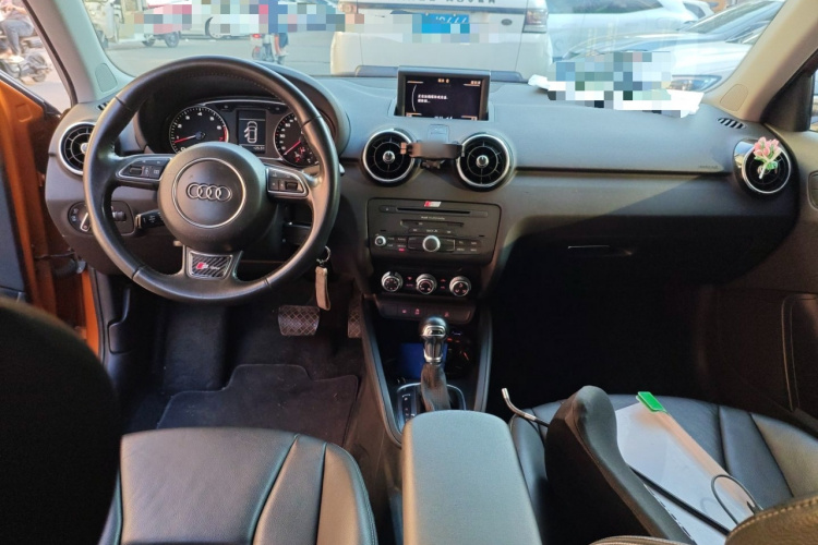 奥迪A1 2014款 30 TFSI Sportback舒适型中控内饰12