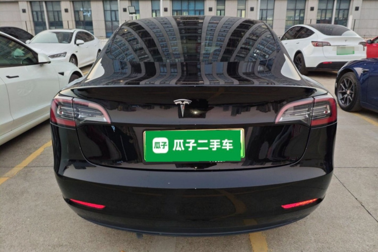 特斯拉 Model 3 2020款 改款 长续航后轮驱动版车身外观6