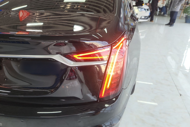 凯迪拉克CT6 2019款 28T 豪华型车身外观9