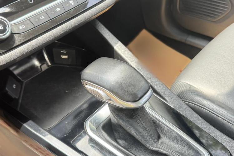 福特 福睿斯 2021款 1.5L 自动钻石版中控内饰7001