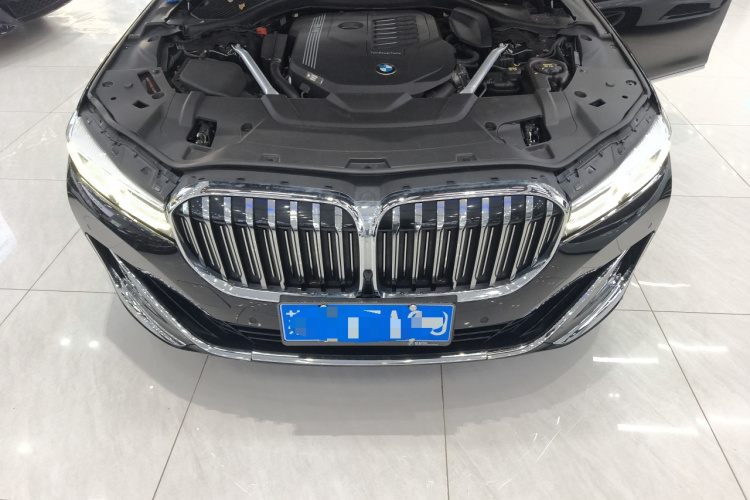 宝马7系 2021款 740Li 领先型 豪华套装机舱底盘24