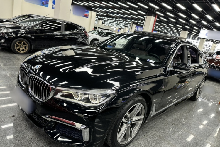 宝马7系 2018款 730Li 尊享型 M运动套装局部细节9001