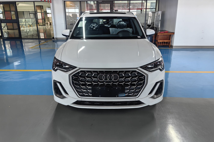 奥迪Q3 2025款 quattro 45周年典藏版 40TFSI 时尚动感型车身外观6001