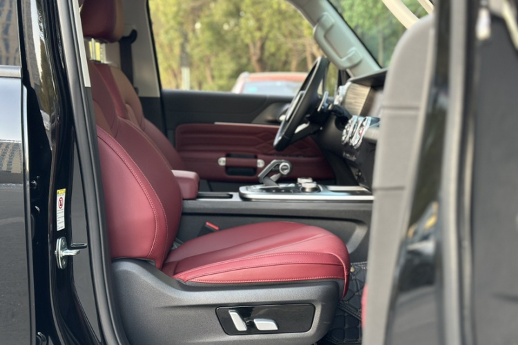 坦克300 2024款 2.0T 穿越者中控内饰7014