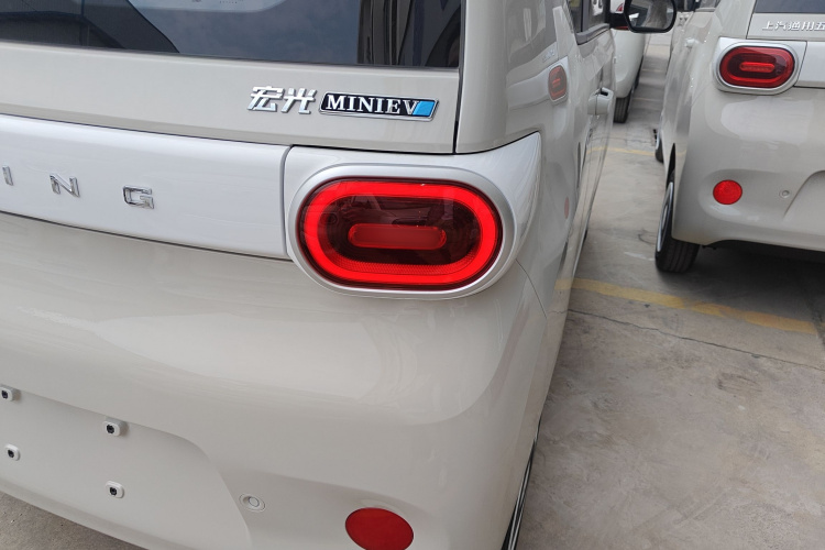 五菱汽车 宏光MINIEV 2024款 第三代 215km 青春版车身外观9