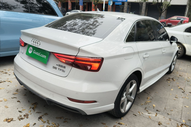 奥迪A3 2018款 30周年年型 Limousine 35 TFSI 时尚型车身外观7