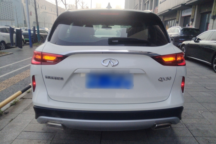 英菲尼迪QX50 2018款 2.0T 两驱时尚版车身外观6