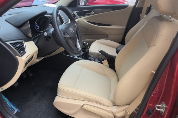 长安 逸动 2016款 1.6L 手动风尚型中控内饰19