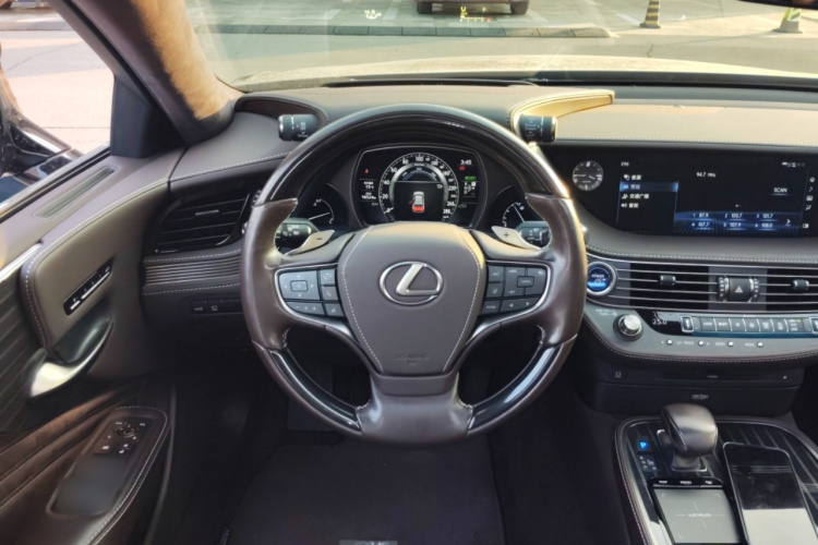 雷克萨斯LS 2020款 500h 豪华版 国VI中控内饰13