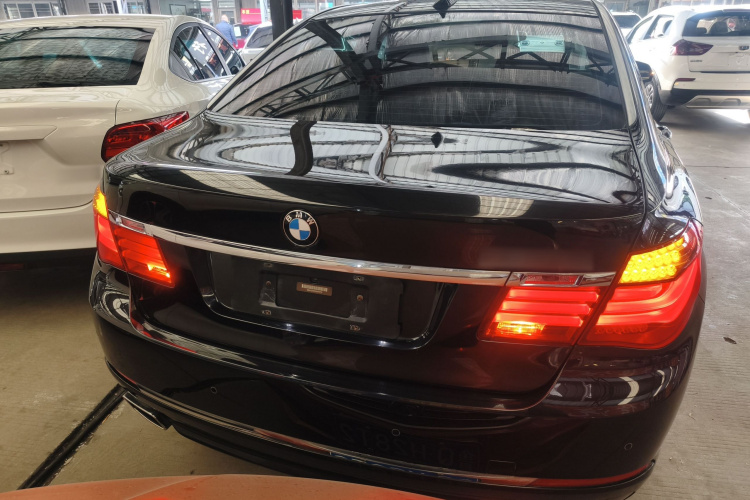 宝马7系 2014款 730Li 臻享型车身外观6