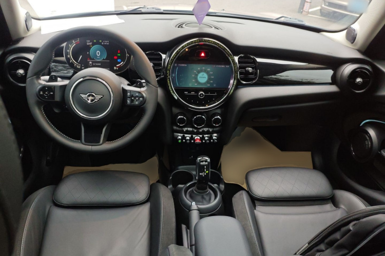 MINI 2023款 2.0T COOPER S 艺术家 五门版中控内饰12