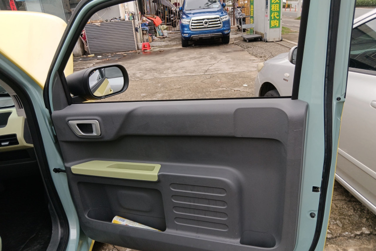 吉利汽车 2023款 熊猫mini 200km 灵动熊中控内饰7004