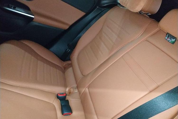 奔驰GLC 2024款  改款 GLC 260 L 4MATIC 豪华型 5座中控内饰21