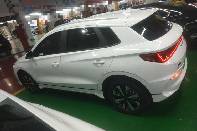 比亚迪e2 2024款 荣耀版 豪华型车身外观4