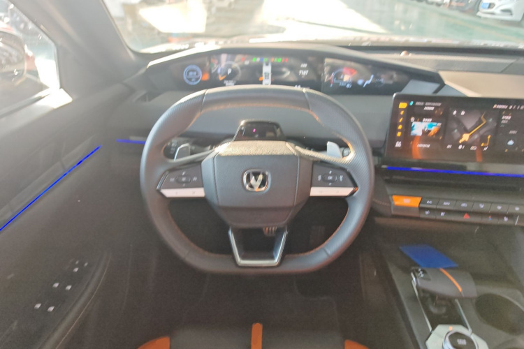 长安UNI-V 2024款 1.5T 尊贵运动型中控内饰13