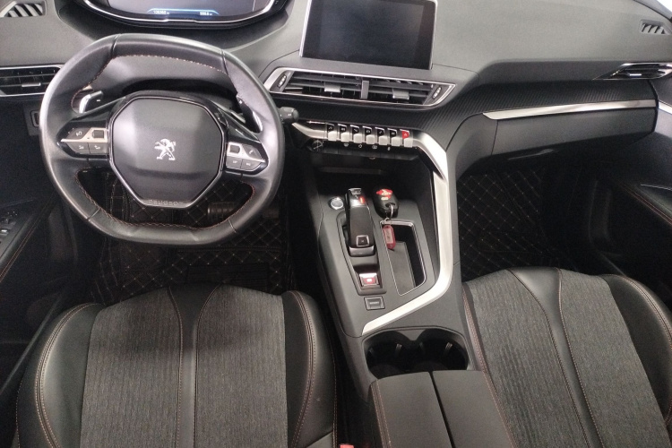 标致5008 2017款 380THP 5座精英版中控内饰7002