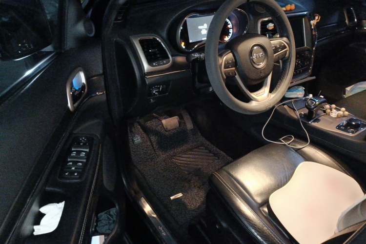 Jeep 大切诺基(进口) 2015款 3.0L 精英导航版中控内饰20