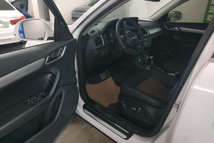 奥迪Q3 2018款 30周年年型 30 TFSI 时尚型中控内饰20