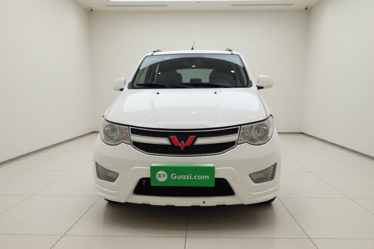 五菱汽车 五菱宏光 2016款 1.5L 改款S舒适型车身外观2