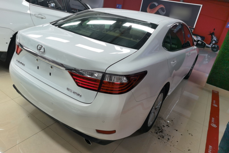 雷克萨斯ES 2014款 250 精英版车身外观7