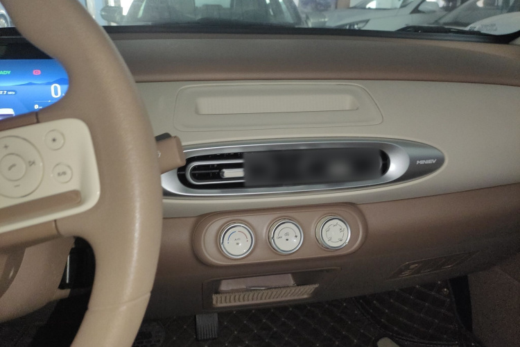 五菱汽车 宏光MINIEV 2025款 四门版 进阶款中控内饰7002