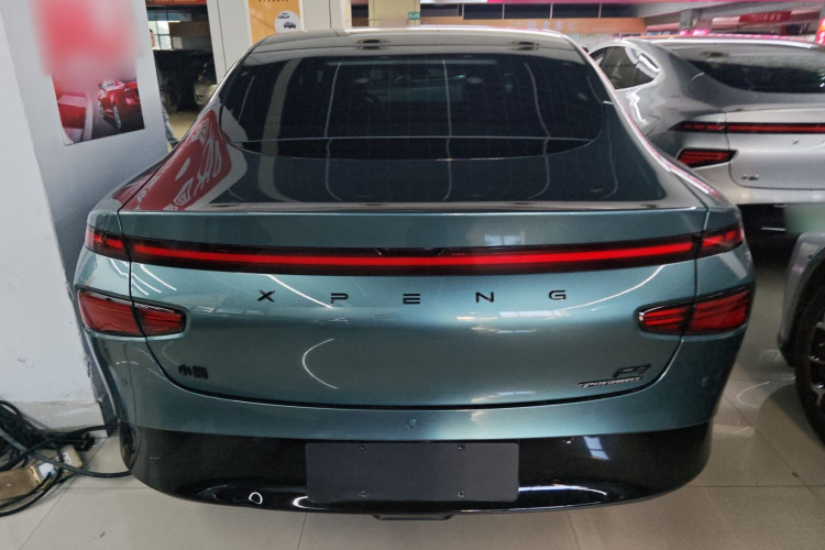 小鹏P7 2023款 P7i 610 鹏翼性能版车身外观6004