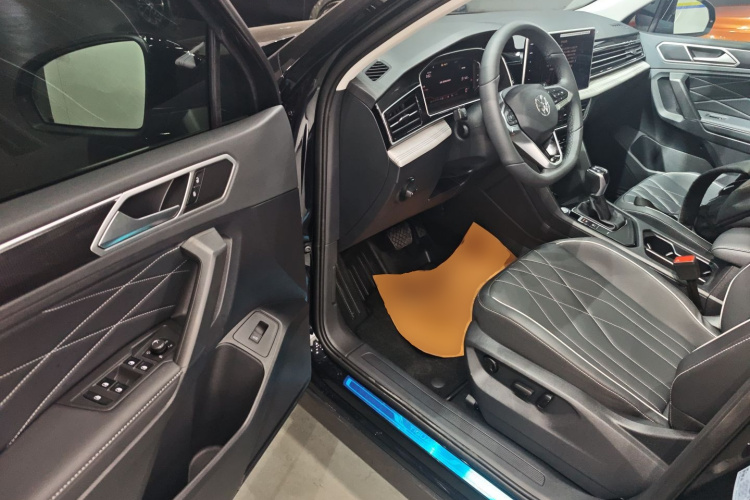 大众 途观L 2024款 300TSI 自动两驱智享版中控内饰20