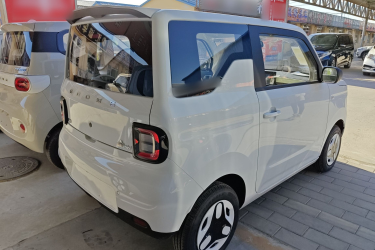 吉利银河 熊猫 2025款 210km 元气熊车身外观7