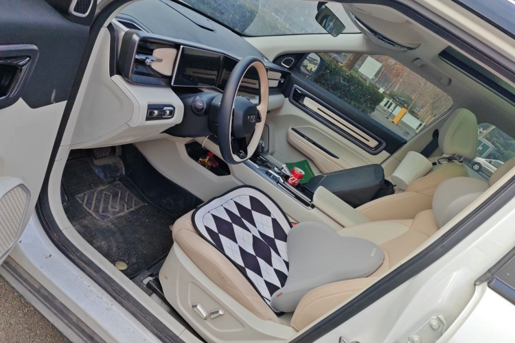 吉利汽车 吉利icon 2023款 1.5TD 巧克力醇巧版中控内饰19