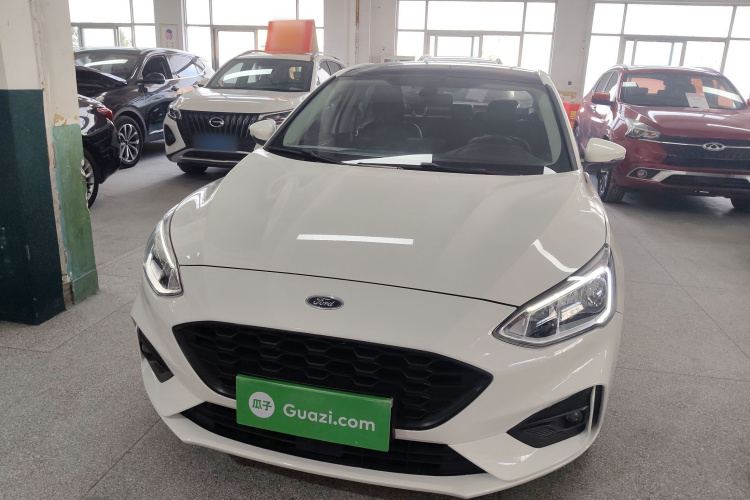 福特 福克斯 2020款 三厢 EcoBoost 180 自动锋潮型车身外观2