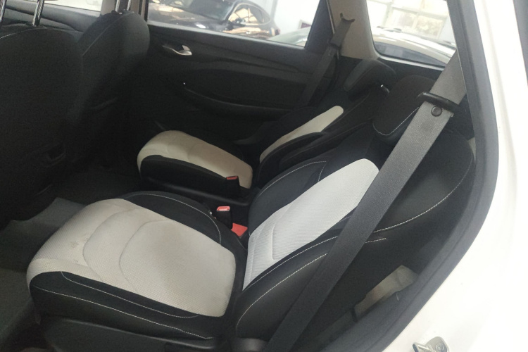 五菱汽车 五菱宏光S3 2018款 1.5L 手动标准型 国V中控内饰21