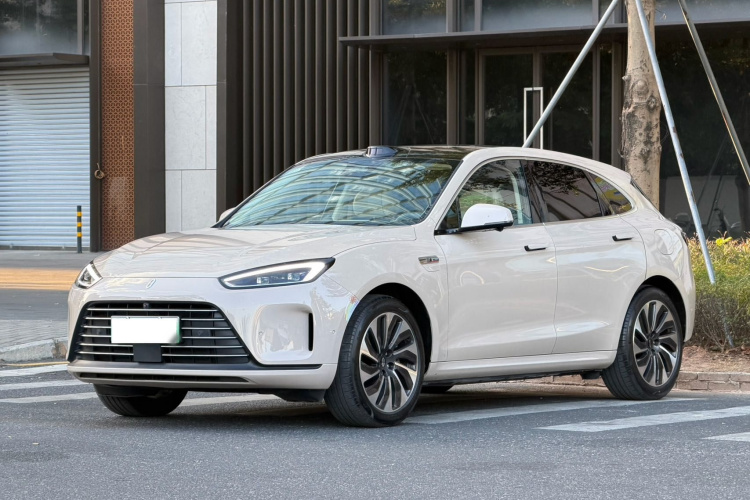 鸿蒙智行 问界M5 2023款 增程四驱智驾版车身外观1