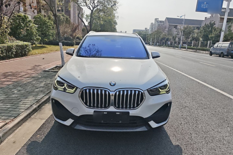 宝马X1 2020款 sDrive25Li 领先型车身外观6001